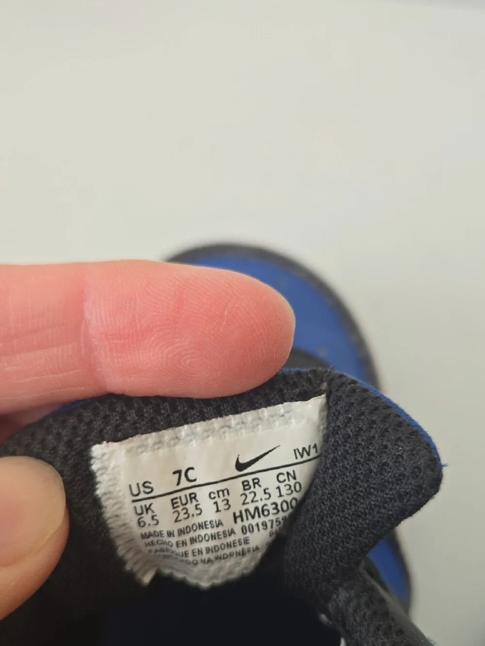 Nike Kids Low-Top Sneakers in Black and Blue - Velcro Closure